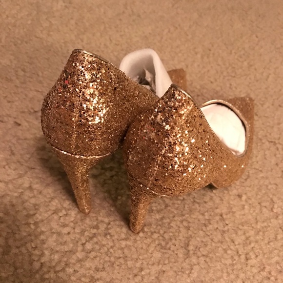 Steve Madden Bridal Golden Sparkling Heels - Picture 4 of 5